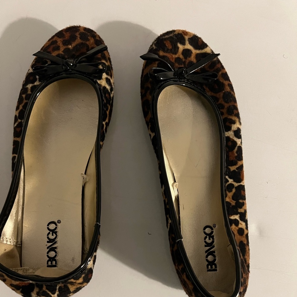 Selling for my sister BONGO FLATS size 7